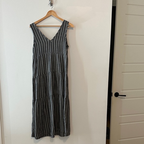 Quince Grey and White Sleeveless Dress - Picture 3 of 3